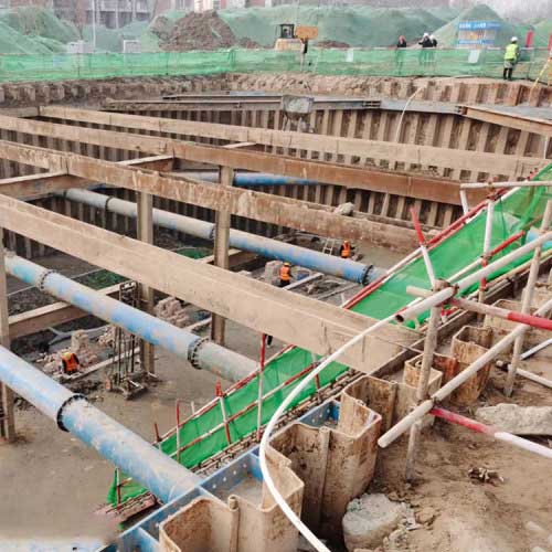 鋼板樁施工比傳統(tǒng)樁基施工有何優(yōu)勢(shì)？山東巖石建筑工程有限公司來(lái)解答
