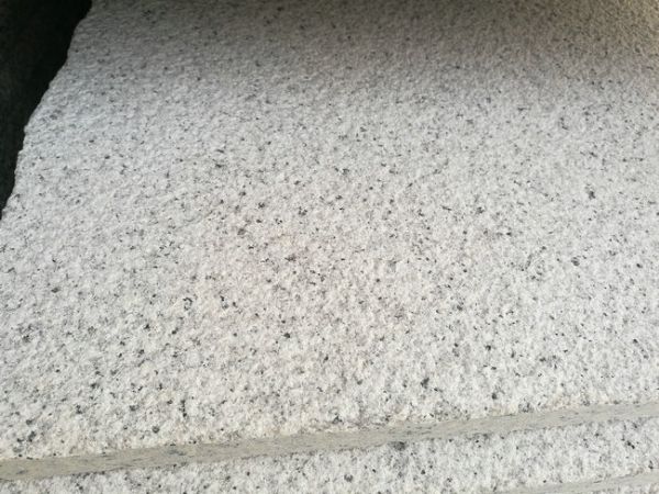 白銹石